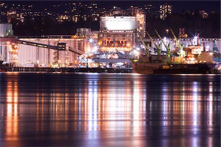 Ocean Liner, Vancouver Wharves, Vancouver, British Columbia, Canada Foto de stock - Con derechos protegidos, Código: 700-03368680