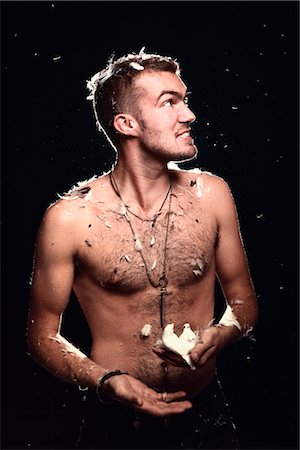 Man Covered in Feathers, Holding Two Birds in His Hand Foto de stock - Con derechos protegidos, Código: 700-03361645