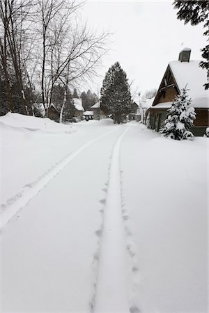 driveway winter - Country House after Snow Storm Stock Photo - Rights-Managed, Code: 700-03404593