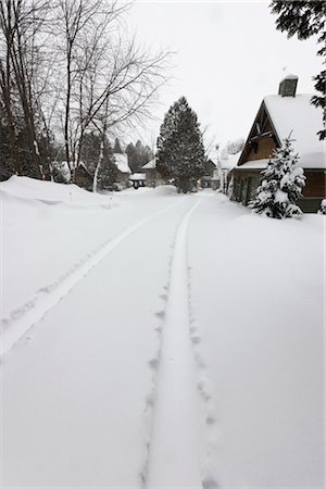 Maison de campagne après la tempête de neige Photographie de stock - Rights-Managed, Code: 700-03404593