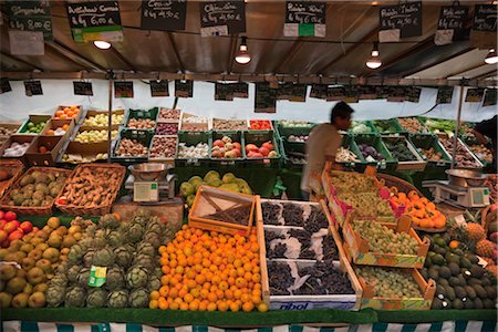 Produire Stand au marché en plein air Photographie de stock - Rights-Managed, Code: 700-03404648