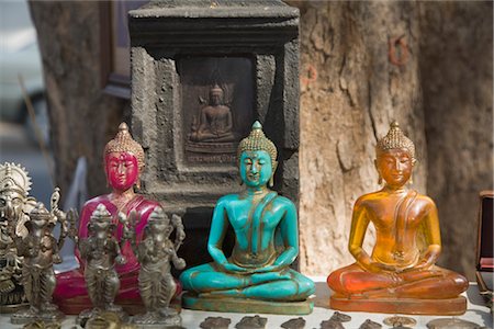 figurine - Souvenirs à vendre près de Wat Prakaew, Thailad Bangkok Photographie de stock - Rights-Managed, Code: 700-03405597