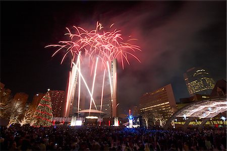 Fireworks at Cavalcade of Lights, Nathan Philips Square, Toronto, Ontario, Canada Foto de stock - Con derechos protegidos, Código: 700-03406455