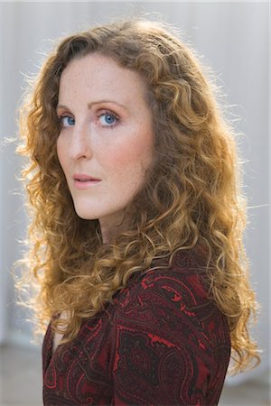 eye contact red hair freckles - Portrait of Woman Stock Photo - Rights-Managed, Code: 700-03407258