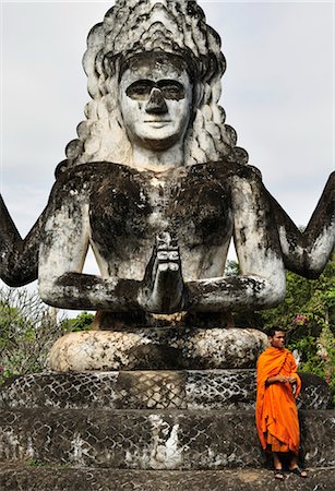 Monk in Front of Statue at Buddha Park, Vientiane Province, Laos Foto de stock - Con derechos protegidos, Código: 700-03407616