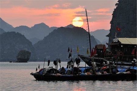 Coucher de soleil sur la baie d'Halong, Vietnam Photographie de stock - Rights-Managed, Code: 700-03407676