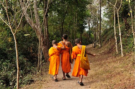 Moines marchant sur le chemin, Si Phu, Luang Prabang, Laos Photographie de stock - Rights-Managed, Code: 700-03407720