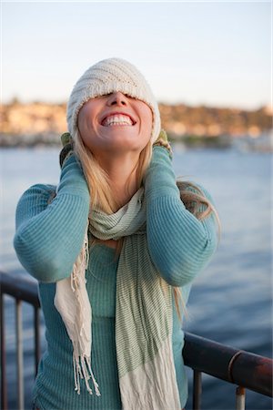 Femme avec Toque couvrant les yeux Photographie de stock - Rights-Managed, Code: 700-03407904