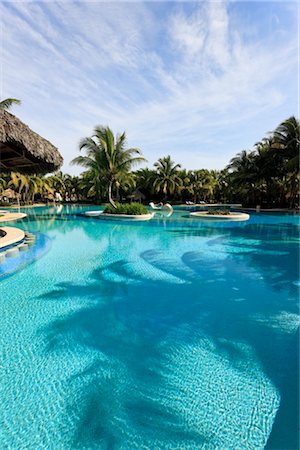 resort tropical luxury - Vue piscine, Varadero, Cuba Photographie de stock - Rights-Managed, Code: 700-03403624