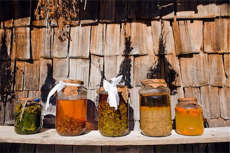 enlatar - Jars of Herbs Foto de stock - Con derechos protegidos, Código: 700-03435242