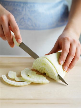 Nahaufnahme der Frau schneiden Fenchel Stockbilder - Lizenzpflichtiges, Bildnummer: 700-03439610