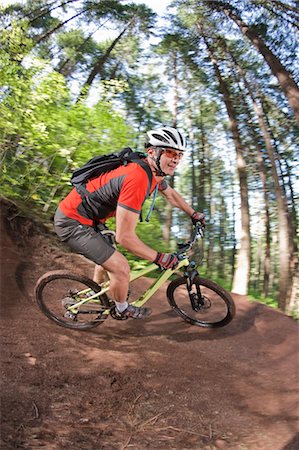 people mountain biking - Man Mountain Biking on the Post Canyon Trail Near Hood River, Oregon, USA Foto de stock - Con derechos protegidos, Código: 700-03439932