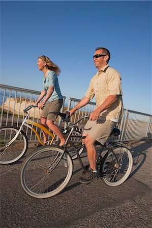 simsearch:700-03865247,k - Man and Woman Riding Cruiser Bikes by the Pacific Ocean in Santa Cruz, California, USA Stock Photo - Rights-Managed, Code: 700-03439942