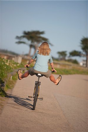 Femme un vélo Cruiser, Santa Cruz, Californie, USA Photographie de stock - Rights-Managed, Code: 700-03439950