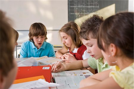 Étudiants en classe faisant école travail Photographie de stock - Rights-Managed, Code: 700-03445130