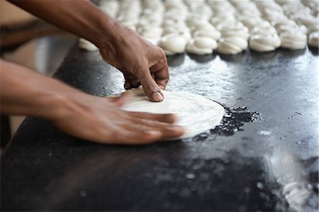 Paratha pain sur une plaque chauffante, Cochin, Kerala, Inde Photographie de stock - Rights-Managed, Code: 700-03445344