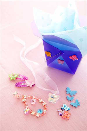 Girls Loot Bag with Butterfly Theme Foto de stock - Con derechos protegidos, Código: 700-03445523