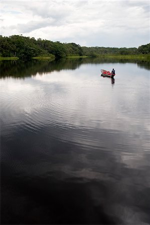 Personne dans le bateau, Sacha Lodge, Quito, Équateur Photographie de stock - Rights-Managed, Code: 700-03445681