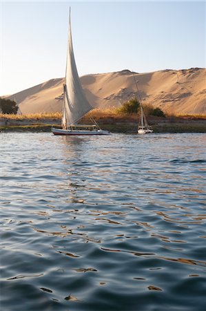 sand hill - Felucca on Sailing on Nile River, Aswan, Egypt Foto de stock - Con derechos protegidos, Código: 700-03445978