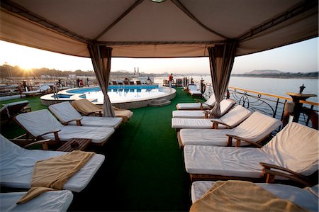 simsearch:700-03445986,k - Swimming Pool and Lounge Chairs, Nile River, Aswan, Egypt Stock Photo - Rights-Managed, Code: 700-03445987