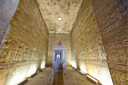 egipto - Sanctuary in Temple of Horus, Edfu, Egypt Foto de stock - Con derechos protegidos, Código: 700-03445998