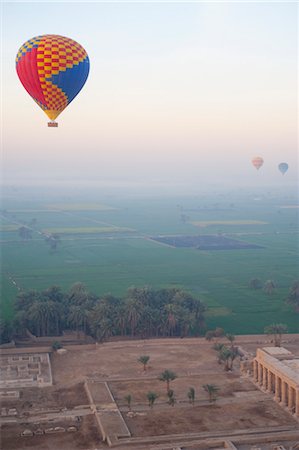 Hot Air Ballooning over Valley of the Kings, near Luxor, Egypt Fotografie stock - Rights-Managed, Codice: 700-03446006