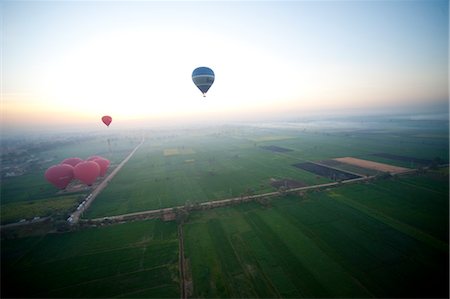 Hot Air Ballooning over Valley of the Kings, near Luxor, Egypt Foto de stock - Con derechos protegidos, Código: 700-03446002