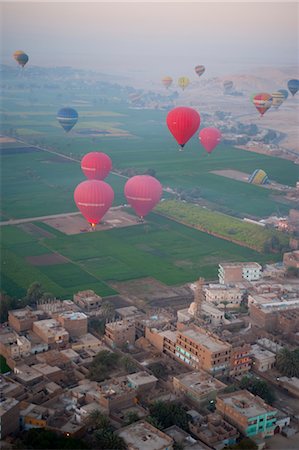 simsearch:700-00439003,k - Hot Air Ballooning over Valley of the Kings, near Luxor, Egypt Foto de stock - Con derechos protegidos, Código: 700-03446003