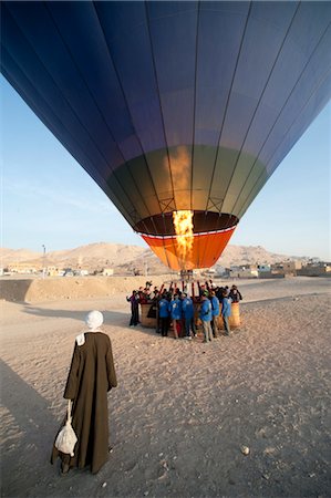 egypt city - Hot Air Balloon, Valley of the Kings, near Luxor, Egypt Foto de stock - Con derechos protegidos, Código: 700-03446014