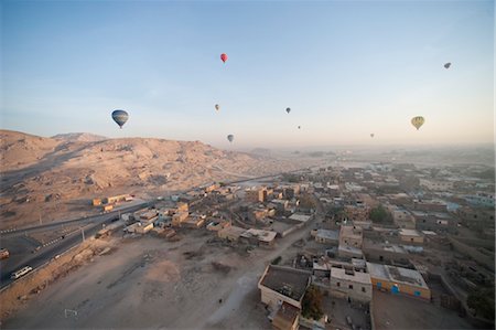 Ballons à Air chaud au-dessus de la vallée des rois, près de Louxor, Egypte Photographie de stock - Rights-Managed, Code: 700-03446013