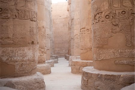 egyptian museum - Pillars at Karnak, near Luxor, Egypt Foto de stock - Direito Controlado, Número: 700-03446020