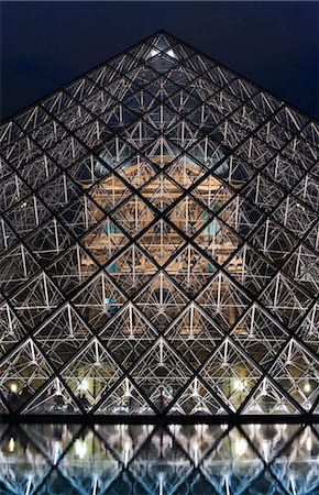 Pyramid in front of Louvre, Paris, France Foto de stock - Con derechos protegidos, Código: 700-03446087