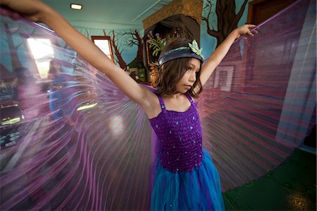 Fille portant des costumes féeriques, Whidbey Island, Washington, Etats-Unis Photographie de stock - Rights-Managed, Code: 700-03446119