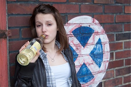 prohibido - Teenage Girl Drinking Alcohol Stock Photo - Rights-Managed, Code: 700-03454508
