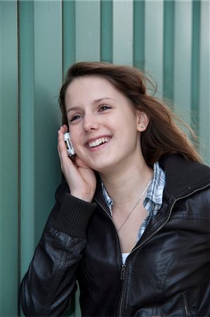 Teenage Girl Talking on Cell Phone Foto de stock - Con derechos protegidos, Código: 700-03454514