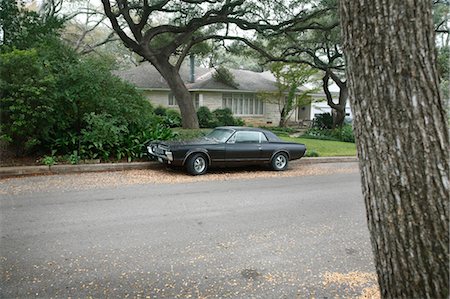 Car Parked on Street by House Foto de stock - Con derechos protegidos, Código: 700-03456262