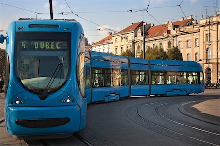 simsearch:700-03456454,k - Tramway à la place du roi Tomislav, Zagreb, Croatie Photographie de stock - Rights-Managed, Code: 700-03456459