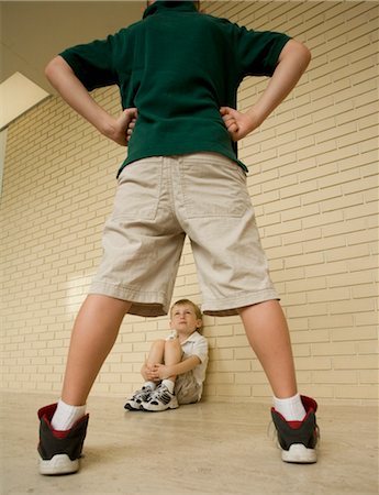 postura - School Bully Foto de stock - Con derechos protegidos, Código: 700-03456722