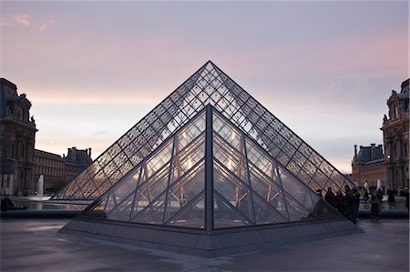 IM Pei pyramide, Musée du Louvre, 1er Arrondissement, Paris, Ile-de-France, France Photographie de stock - Rights-Managed, Code: 700-03456736