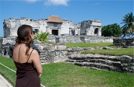 simsearch:700-05855037,k - Woman at Mayan Ruins, Tulum, Mexico Foto de stock - Direito Controlado, Número: 700-03456776