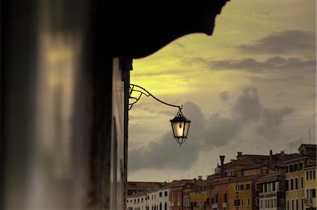 extraño - Street Light at Sunset, Venice, Italy Foto de stock - Con derechos protegidos, Código: 700-03450837