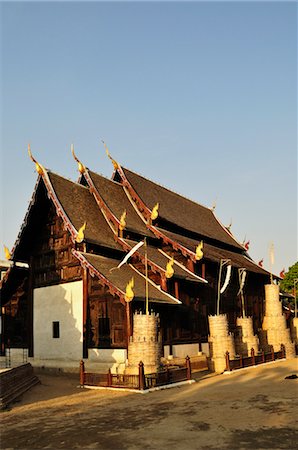 simsearch:600-07656440,k - Teak Building at Wat Phan Tao, Chiang Mai, Thailand Foto de stock - Direito Controlado, Número: 700-03451207