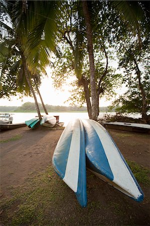 Canots sur la plage, Tortuguero, Limon, Costa Rica Photographie de stock - Rights-Managed, Code: 700-03466367