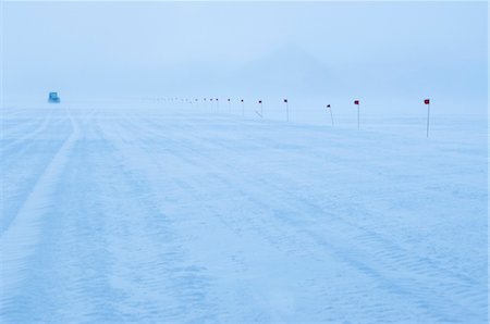 simsearch:600-03466551,k - Tracteur sur la route, McMurdo Station, île de Ross, Antarctique Photographie de stock - Rights-Managed, Code: 700-03466526