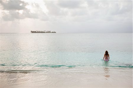 paradise (place of bliss) - Femme dans l'océan, les îles de San Blas, Panama Photographie de stock - Rights-Managed, Code: 700-03466786