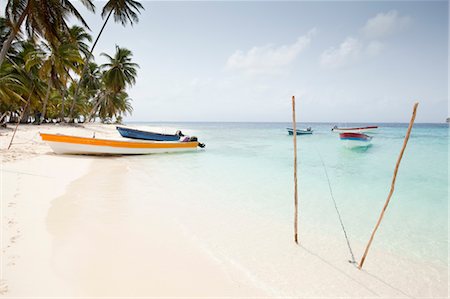 paradise holiday scene - Boats on Tropical Beach, San Blas Islands, Panama Stock Photo - Rights-Managed, Code: 700-03466789