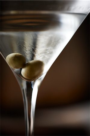 picture of alcohol with a black background - Vodka Martini with Olives Stock Photo - Rights-Managed, Code: 700-03478698