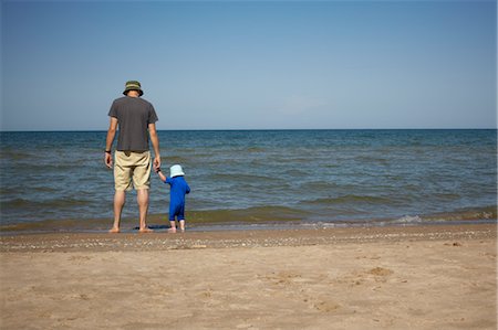 Vater und Kind am Strand, Sauble Beach, Ontario, Kanada Stockbilder - Lizenzpflichtiges, Bildnummer: 700-03484546