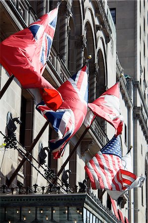 drapeau britannique - Gros plan des drapeaux ci-dessus l'entrée de l'hôtel, l'hôtel Royal York, Toronto, Ontario, Canada Photographie de stock - Rights-Managed, Code: 700-03490376