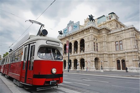 simsearch:700-06892632,k - Tramway devant l'opéra de Vienne, Vienne, Autriche Photographie de stock - Rights-Managed, Code: 700-03508212